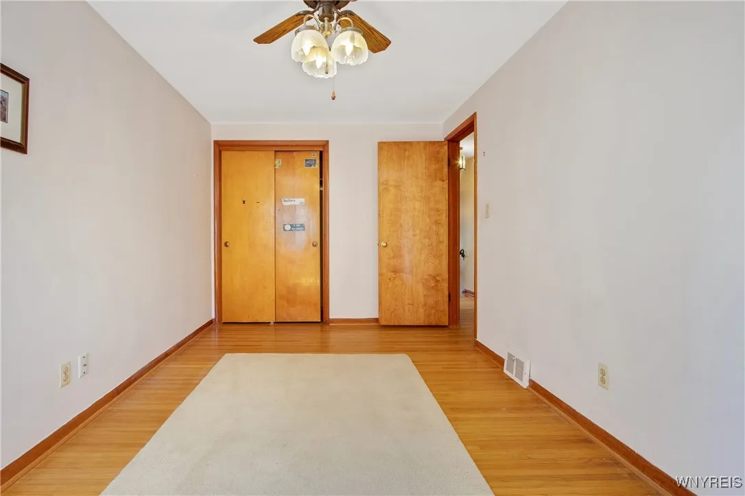 bedroom( left of stairway)
