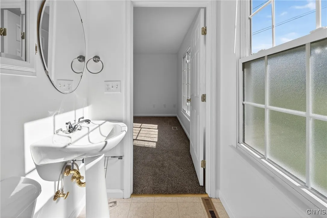 6063 Owlwood Drive, Cicero, New York 13039, Cicero, New York 13039, 4 Bedrooms Bedrooms, 8 Rooms Rooms,2 BathroomsBathrooms,Residential,Closed,6063 Owlwood Drive, Cicero, New York 13039,0,S1623220