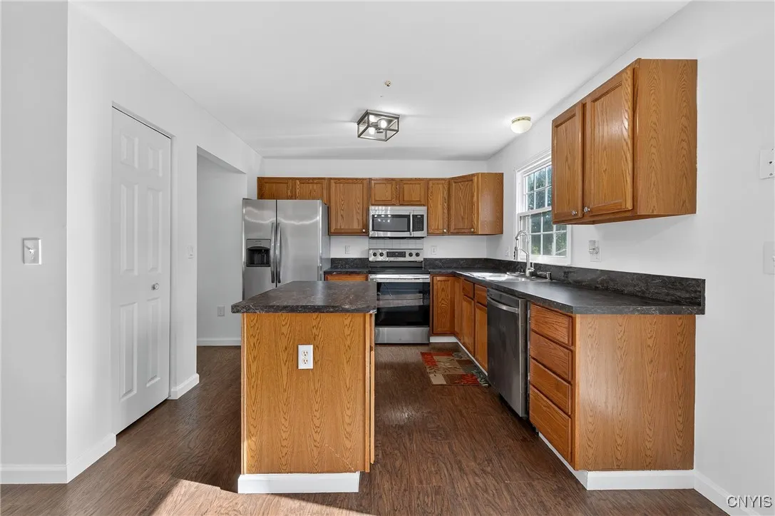 6063 Owlwood Drive, Cicero, New York 13039, Cicero, New York 13039, 4 Bedrooms Bedrooms, 8 Rooms Rooms,2 BathroomsBathrooms,Residential,Closed,6063 Owlwood Drive, Cicero, New York 13039,0,S1623220