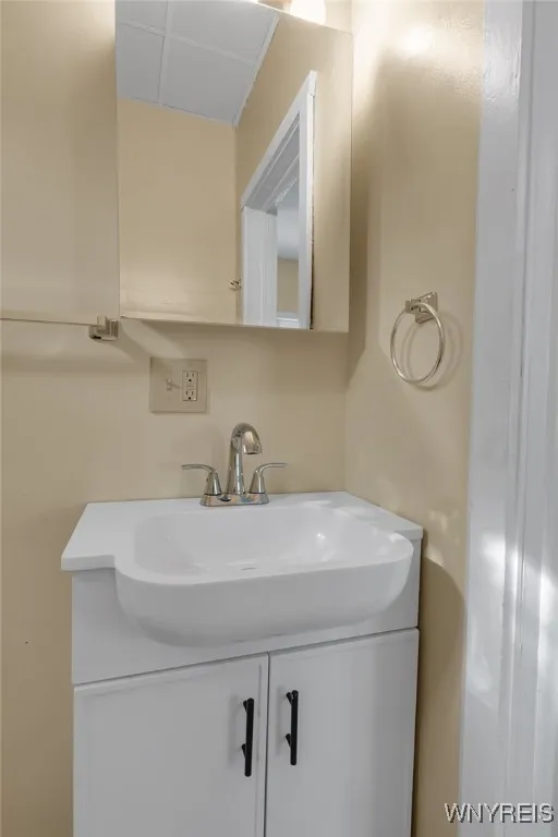124 Hawley Street, Buffalo, New York 14213, Buffalo, New York 14213, 6 Bedrooms Bedrooms, ,2 BathroomsBathrooms,Residential,For Sale,124 Hawley Street, Buffalo, New York 14213,B1623456