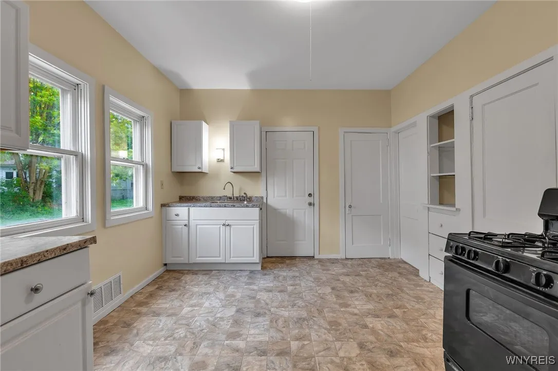 124 Hawley Street, Buffalo, New York 14213, Buffalo, New York 14213, 6 Bedrooms Bedrooms, ,2 BathroomsBathrooms,Residential,For Sale,124 Hawley Street, Buffalo, New York 14213,B1623456