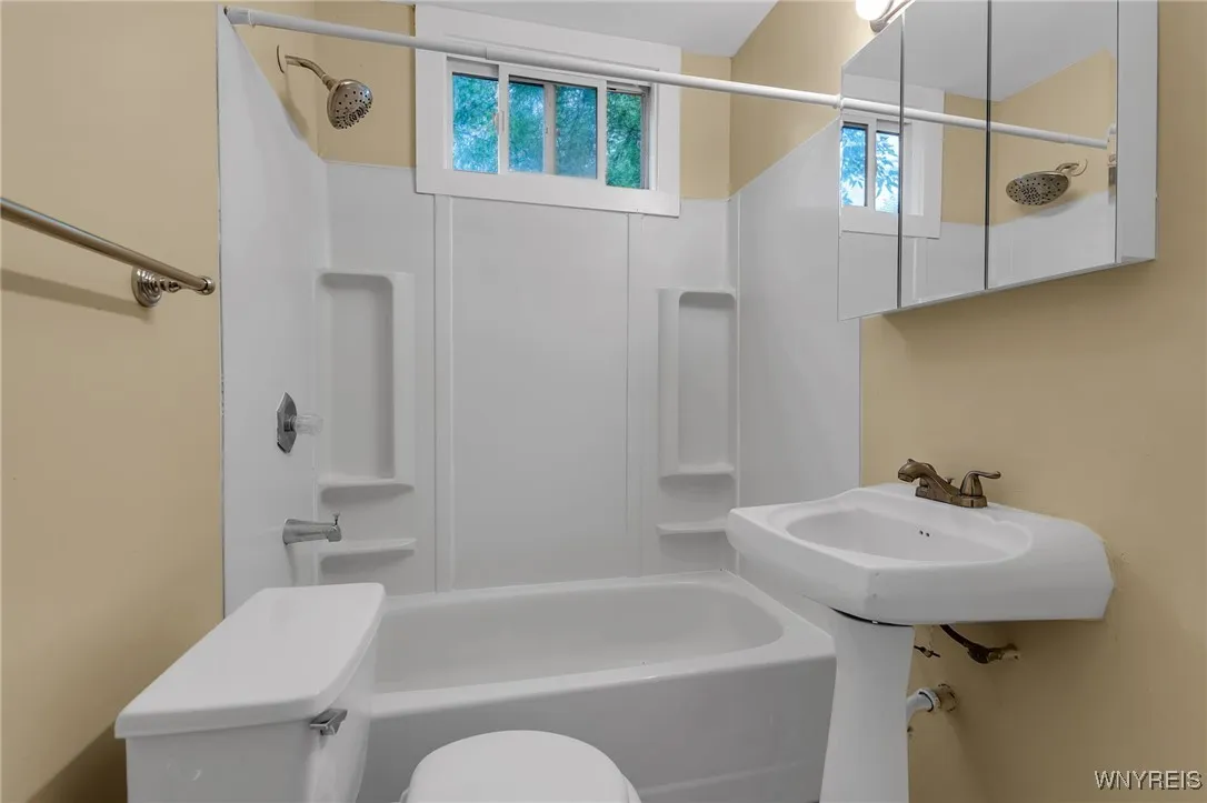 124 Hawley Street, Buffalo, New York 14213, Buffalo, New York 14213, 6 Bedrooms Bedrooms, ,2 BathroomsBathrooms,Residential,For Sale,124 Hawley Street, Buffalo, New York 14213,B1623456