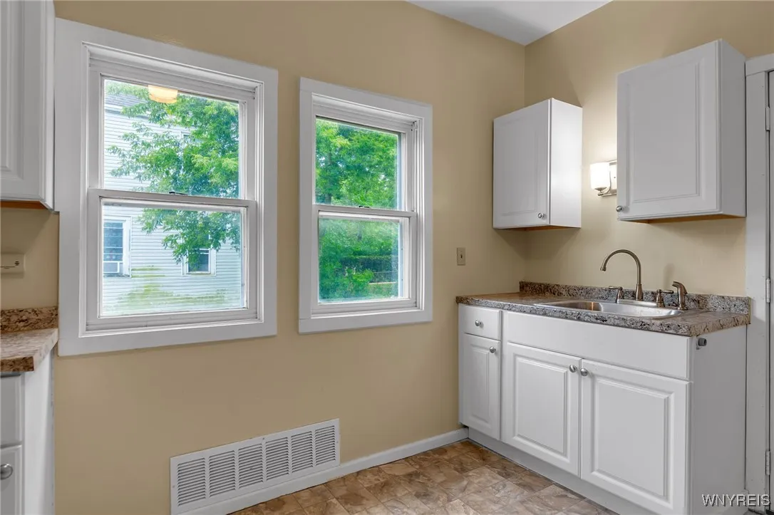 124 Hawley Street, Buffalo, New York 14213, Buffalo, New York 14213, 6 Bedrooms Bedrooms, ,2 BathroomsBathrooms,Residential,For Sale,124 Hawley Street, Buffalo, New York 14213,B1623456