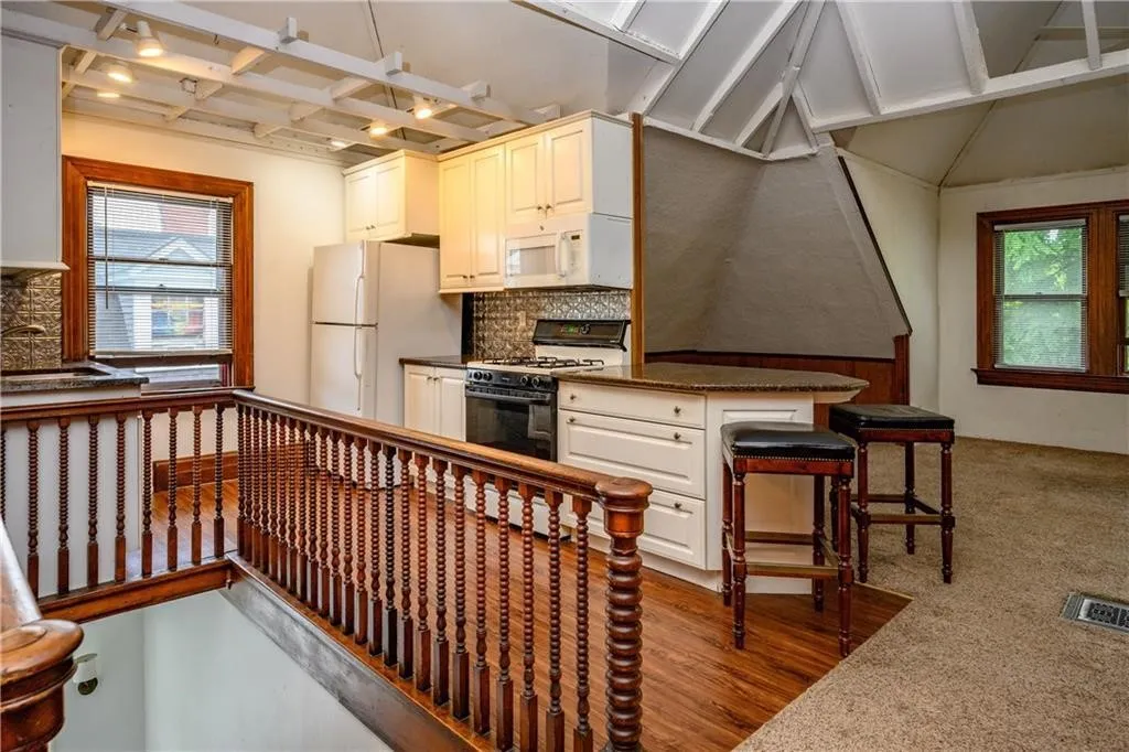 103 Argyle Street, Rochester, New York 14607, Rochester, New York 14607, 2 Bedrooms Bedrooms, 5 Rooms Rooms,1 BathroomBathrooms,Residential Lease,For Rent,103 Argyle Street, Rochester, New York 14607,R1624913