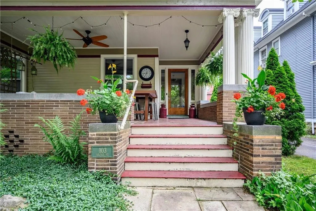 103 Argyle Street, Rochester, New York 14607, Rochester, New York 14607, 2 Bedrooms Bedrooms, 5 Rooms Rooms,1 BathroomBathrooms,Residential Lease,For Rent,103 Argyle Street, Rochester, New York 14607,R1624913