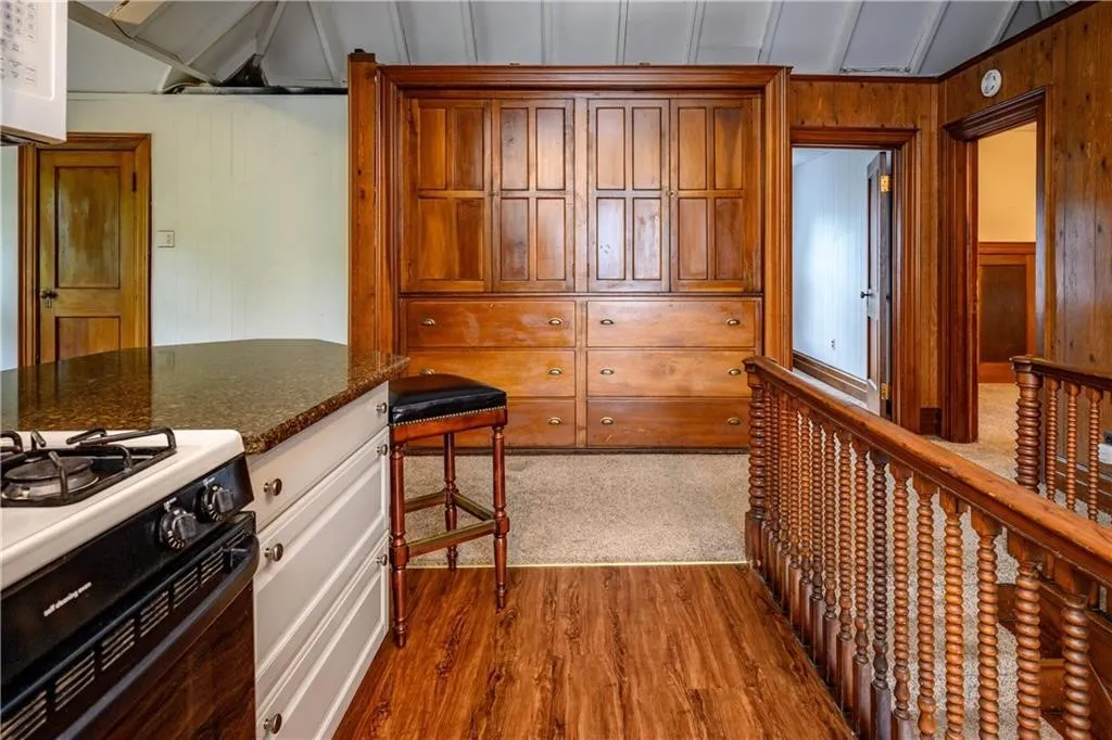 103 Argyle Street, Rochester, New York 14607, Rochester, New York 14607, 2 Bedrooms Bedrooms, 5 Rooms Rooms,1 BathroomBathrooms,Residential Lease,For Rent,103 Argyle Street, Rochester, New York 14607,R1624913