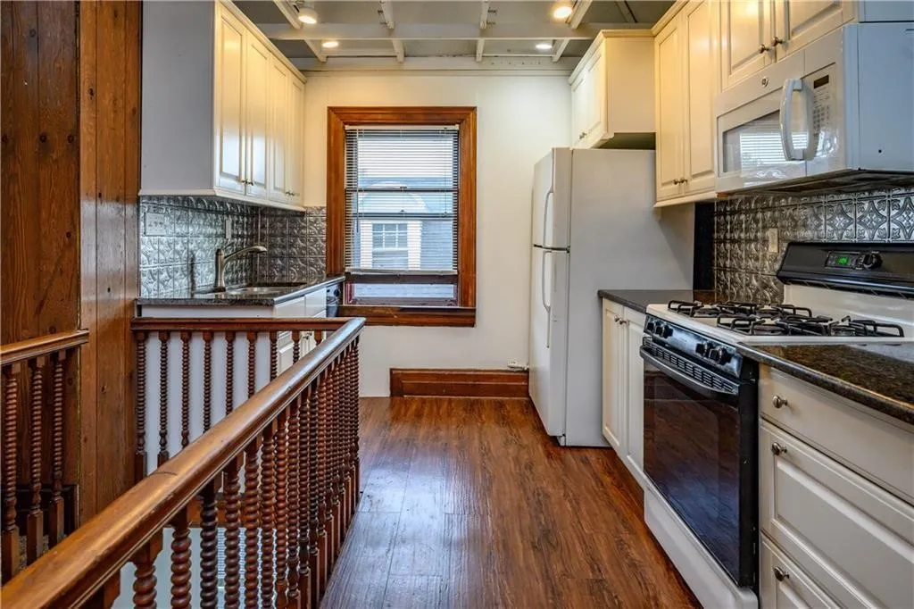 103 Argyle Street, Rochester, New York 14607, Rochester, New York 14607, 2 Bedrooms Bedrooms, 5 Rooms Rooms,1 BathroomBathrooms,Residential Lease,For Rent,103 Argyle Street, Rochester, New York 14607,R1624913