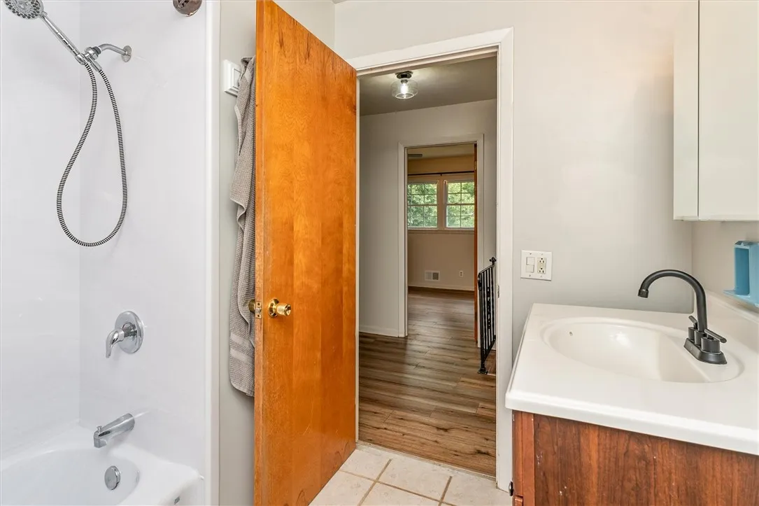 10 Matthew Drive, Perinton, New York 14450, Perinton, New York 14450, 3 Bedrooms Bedrooms, 9 Rooms Rooms,1 BathroomBathrooms,Residential,Closed,10 Matthew Drive, Perinton, New York 14450,0,R1624894