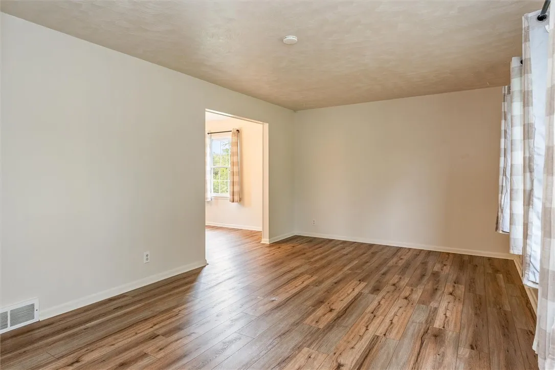 10 Matthew Drive, Perinton, New York 14450, Perinton, New York 14450, 3 Bedrooms Bedrooms, 9 Rooms Rooms,1 BathroomBathrooms,Residential,Closed,10 Matthew Drive, Perinton, New York 14450,0,R1624894