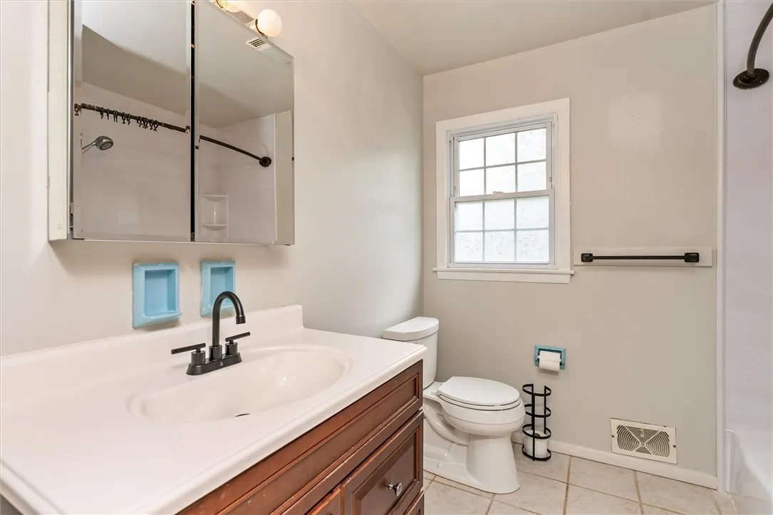 10 Matthew Drive, Perinton, New York 14450, Perinton, New York 14450, 3 Bedrooms Bedrooms, 9 Rooms Rooms,1 BathroomBathrooms,Residential,Closed,10 Matthew Drive, Perinton, New York 14450,0,R1624894