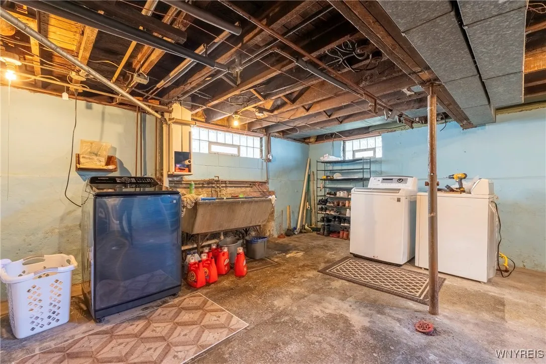 30 Macamley Street, Buffalo, New York 14220, Buffalo, New York 14220, 6 Bedrooms Bedrooms, ,2 BathroomsBathrooms,Residential,For Sale,30 Macamley Street, Buffalo, New York 14220,B1624915