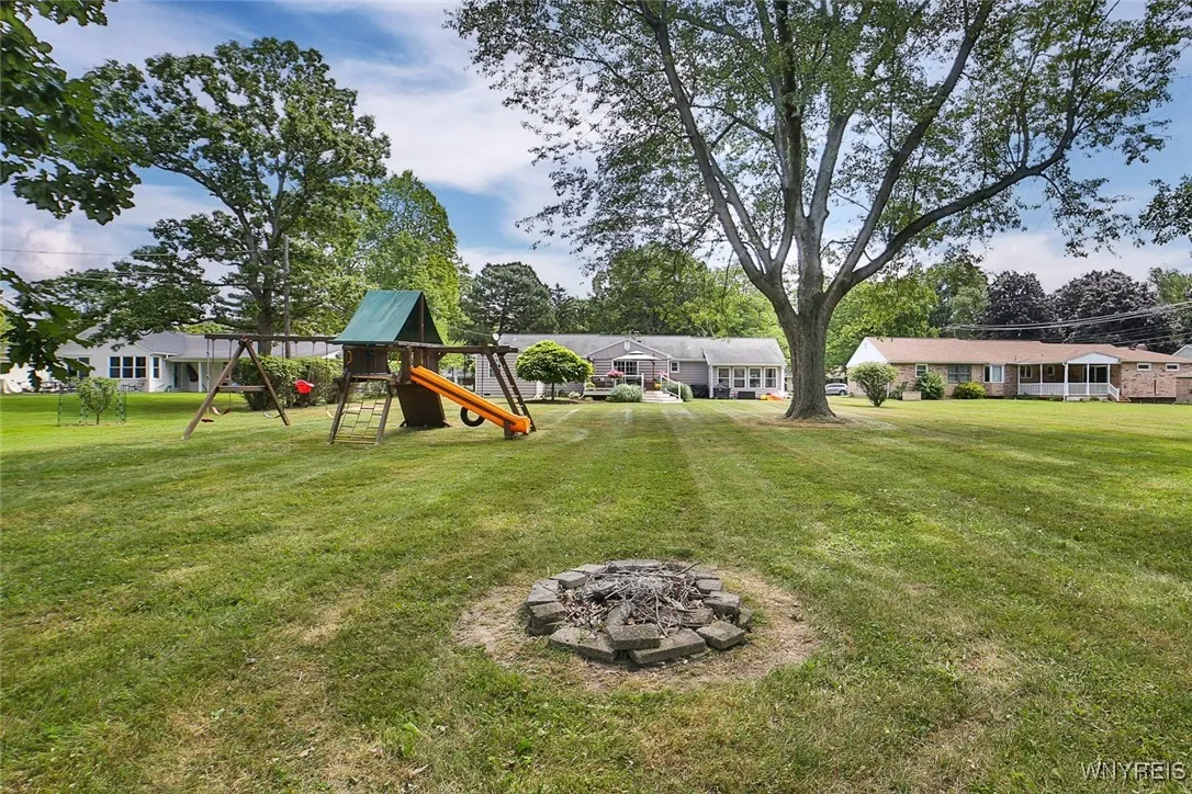 4530 Greenbriar Road, Clarence, New York 14221, Clarence, New York 14221, 3 Bedrooms Bedrooms, 8 Rooms Rooms,2 BathroomsBathrooms,Residential,For Sale,4530 Greenbriar Road, Clarence, New York 14221,B1624935