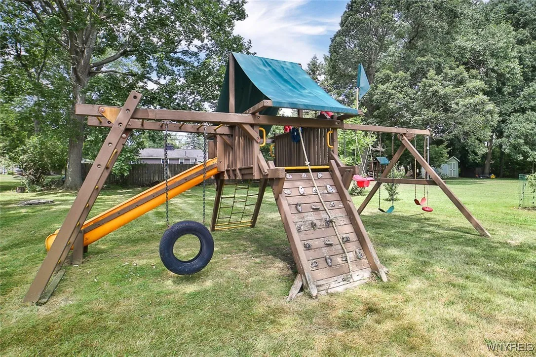 4530 Greenbriar Road, Clarence, New York 14221, Clarence, New York 14221, 3 Bedrooms Bedrooms, 8 Rooms Rooms,2 BathroomsBathrooms,Residential,For Sale,4530 Greenbriar Road, Clarence, New York 14221,B1624935