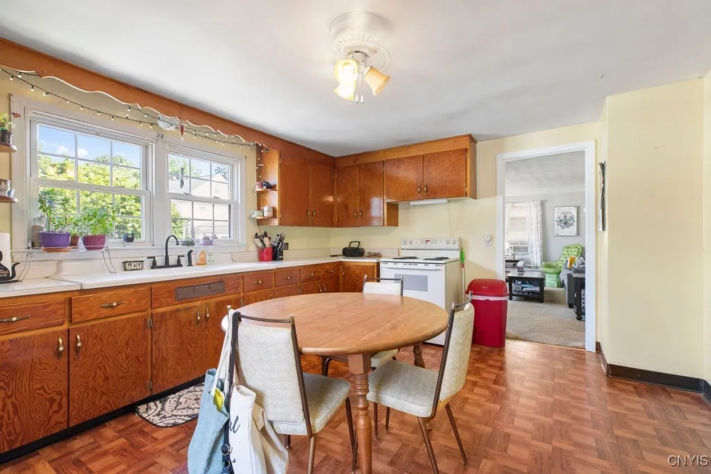 306 Darrow Avenue, Geddes, New York 13209, Geddes, New York 13209, 6 Bedrooms Bedrooms, ,2 BathroomsBathrooms,Residential,Closed,306 Darrow Avenue, Geddes, New York 13209,0,S1624696