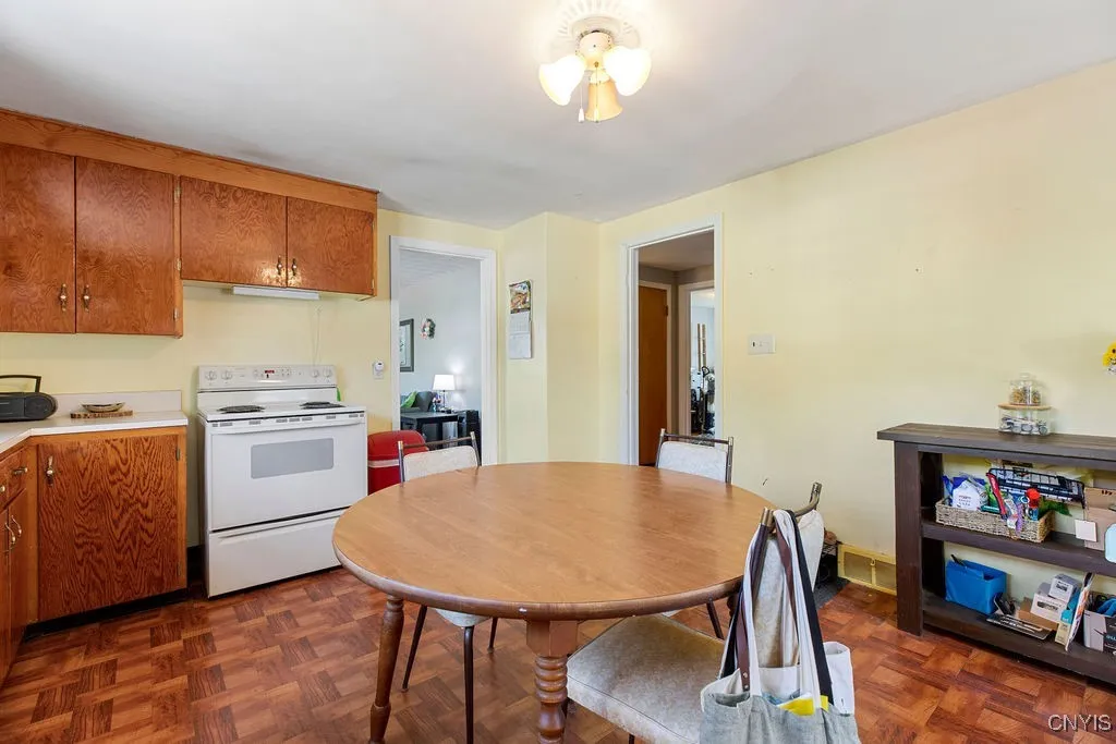 306 Darrow Avenue, Geddes, New York 13209, Geddes, New York 13209, 6 Bedrooms Bedrooms, ,2 BathroomsBathrooms,Residential,Closed,306 Darrow Avenue, Geddes, New York 13209,0,S1624696