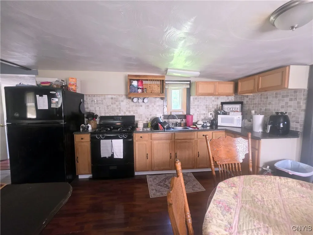 11841 Bentley Road, Galen, New York 14433, Galen, New York 14433, 2 Bedrooms Bedrooms, 6 Rooms Rooms,1 BathroomBathrooms,Residential,For Sale,11841 Bentley Road, Galen, New York 14433,S1624784