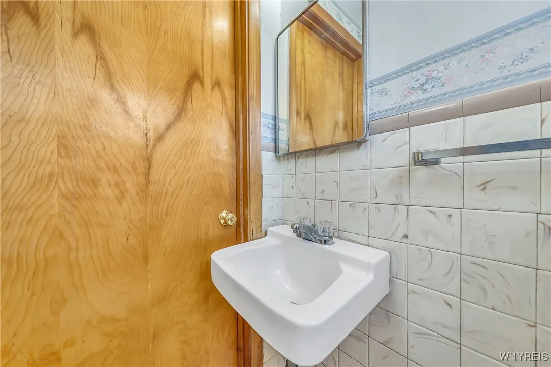 450 Maynard Drive, Amherst, New York 14226, Amherst, New York 14226, 3 Bedrooms Bedrooms, 7 Rooms Rooms,1 BathroomBathrooms,Residential,For Sale,450 Maynard Drive, Amherst, New York 14226,B1623892