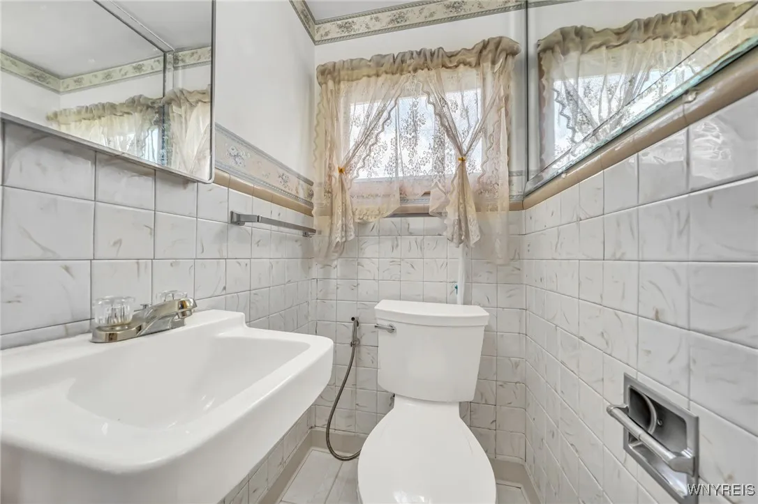 450 Maynard Drive, Amherst, New York 14226, Amherst, New York 14226, 3 Bedrooms Bedrooms, 7 Rooms Rooms,1 BathroomBathrooms,Residential,For Sale,450 Maynard Drive, Amherst, New York 14226,B1623892