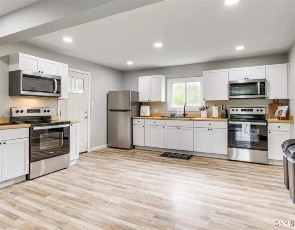 276 Lakeshore Road, Oswego, New York 13126, Oswego, New York 13126, 7 Bedrooms Bedrooms, 12 Rooms Rooms,2 BathroomsBathrooms,Residential Lease,For Rent,276 Lakeshore Road, Oswego, New York 13126,S1624669