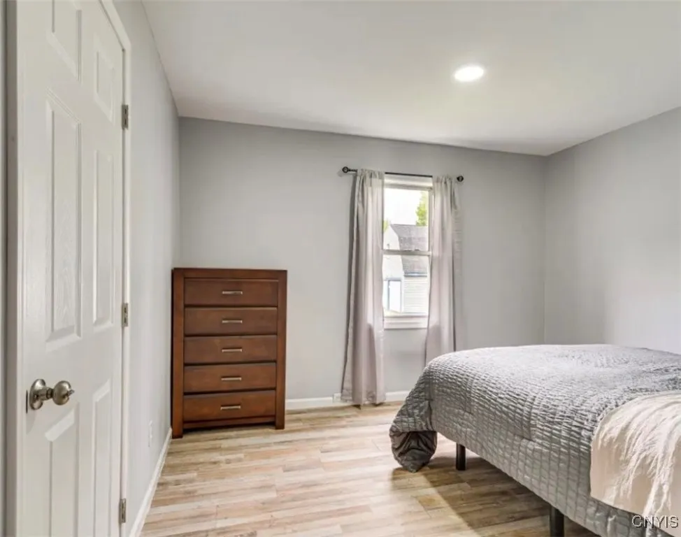 276 Lakeshore Road, Oswego, New York 13126, Oswego, New York 13126, 7 Bedrooms Bedrooms, 12 Rooms Rooms,2 BathroomsBathrooms,Residential Lease,For Rent,276 Lakeshore Road, Oswego, New York 13126,S1624669