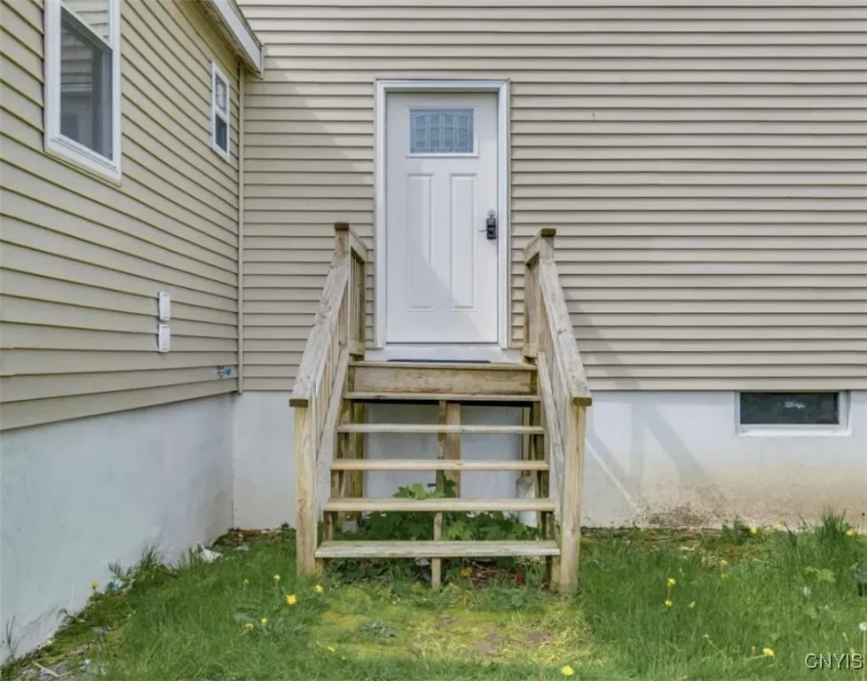 276 Lakeshore Road, Oswego, New York 13126, Oswego, New York 13126, 7 Bedrooms Bedrooms, 12 Rooms Rooms,2 BathroomsBathrooms,Residential Lease,For Rent,276 Lakeshore Road, Oswego, New York 13126,S1624669