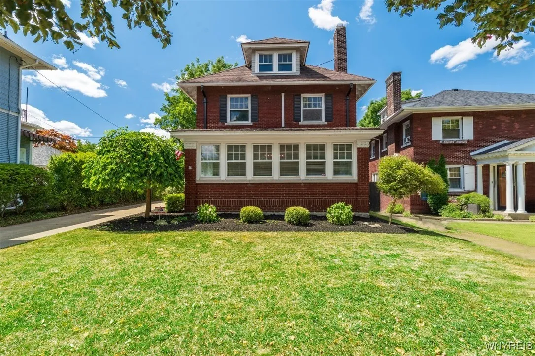 36 University Avenue, Buffalo, New York 14214, Buffalo, New York 14214, 3 Bedrooms Bedrooms, 9 Rooms Rooms,2 BathroomsBathrooms,Residential,For Sale,36 University Avenue, Buffalo, New York 14214,B1624952