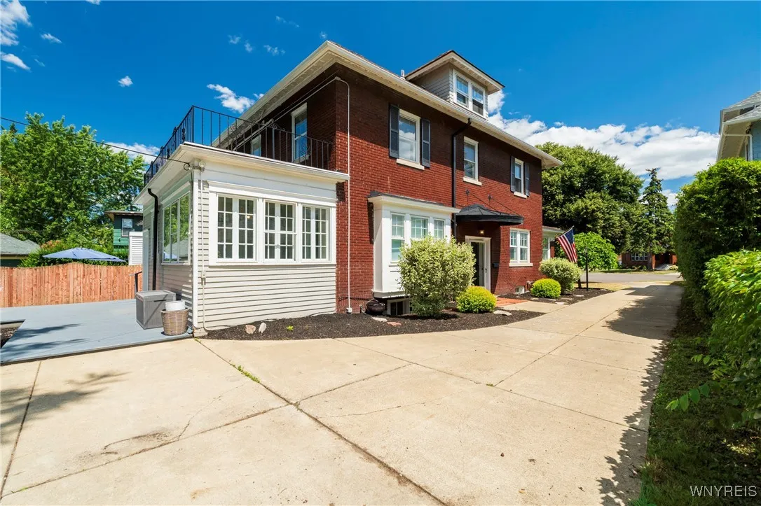 36 University Avenue, Buffalo, New York 14214, Buffalo, New York 14214, 3 Bedrooms Bedrooms, 9 Rooms Rooms,2 BathroomsBathrooms,Residential,For Sale,36 University Avenue, Buffalo, New York 14214,B1624952