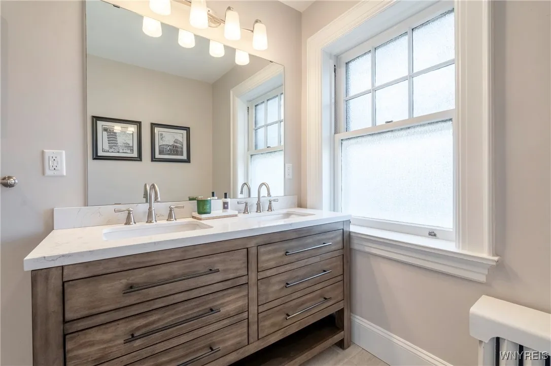 36 University Avenue, Buffalo, New York 14214, Buffalo, New York 14214, 3 Bedrooms Bedrooms, 9 Rooms Rooms,2 BathroomsBathrooms,Residential,For Sale,36 University Avenue, Buffalo, New York 14214,B1624952