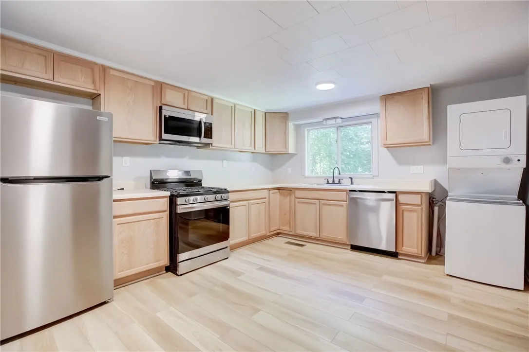 32 Birch Crescent 1, Rochester, New York 14607, Rochester, New York 14607, 2 Bedrooms Bedrooms, 6 Rooms Rooms,2 BathroomsBathrooms,Residential Lease,For Rent,32 Birch Crescent 1, Rochester, New York 14607,R1624914