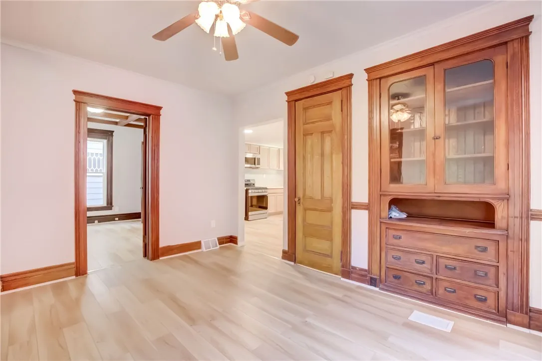 32 Birch Crescent 1, Rochester, New York 14607, Rochester, New York 14607, 2 Bedrooms Bedrooms, 6 Rooms Rooms,2 BathroomsBathrooms,Residential Lease,For Rent,32 Birch Crescent 1, Rochester, New York 14607,R1624914