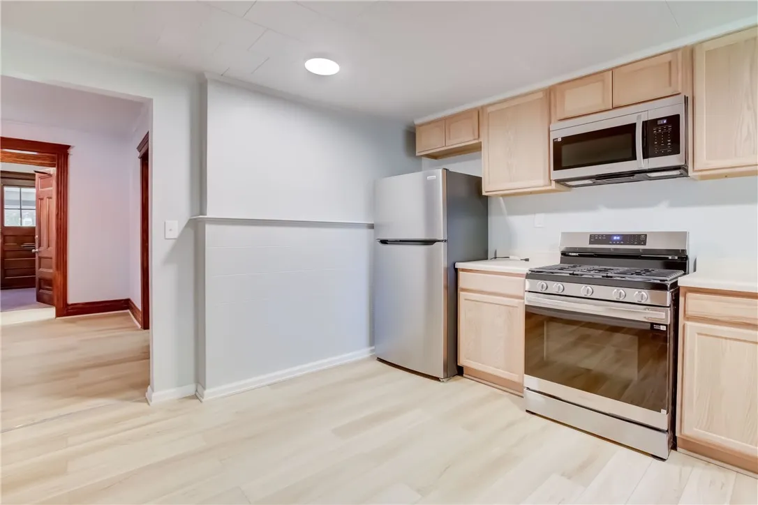 32 Birch Crescent 1, Rochester, New York 14607, Rochester, New York 14607, 2 Bedrooms Bedrooms, 6 Rooms Rooms,2 BathroomsBathrooms,Residential Lease,For Rent,32 Birch Crescent 1, Rochester, New York 14607,R1624914