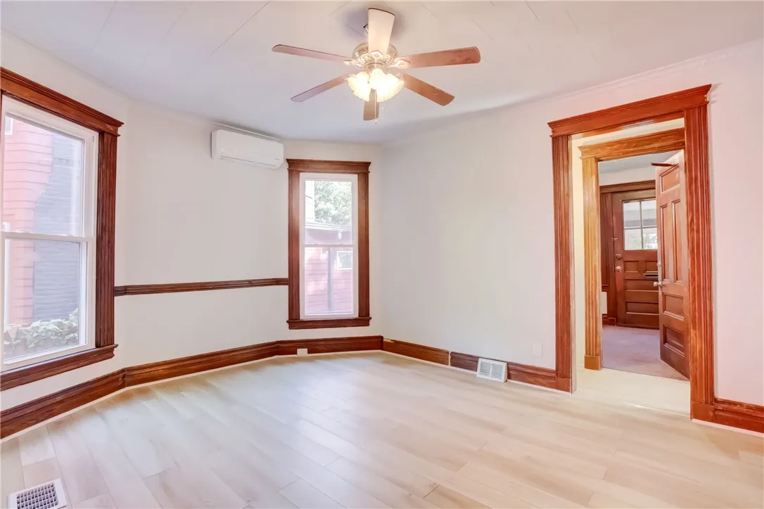 32 Birch Crescent 1, Rochester, New York 14607, Rochester, New York 14607, 2 Bedrooms Bedrooms, 6 Rooms Rooms,2 BathroomsBathrooms,Residential Lease,For Rent,32 Birch Crescent 1, Rochester, New York 14607,R1624914