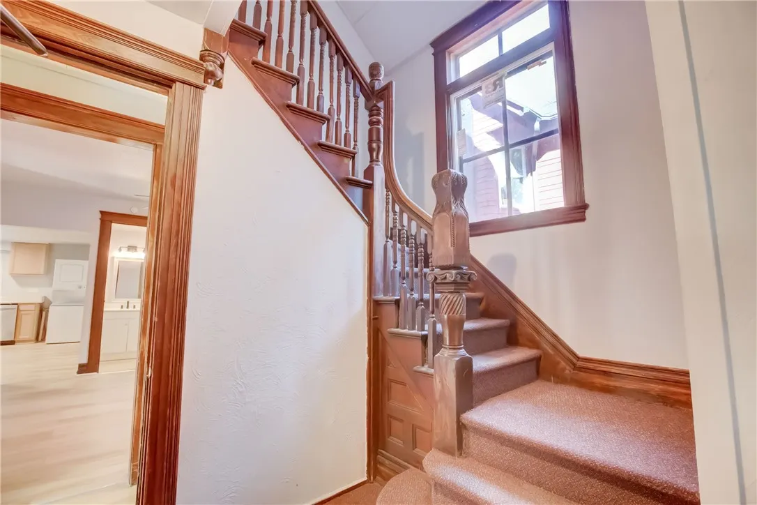 32 Birch Crescent 1, Rochester, New York 14607, Rochester, New York 14607, 2 Bedrooms Bedrooms, 6 Rooms Rooms,2 BathroomsBathrooms,Residential Lease,For Rent,32 Birch Crescent 1, Rochester, New York 14607,R1624914