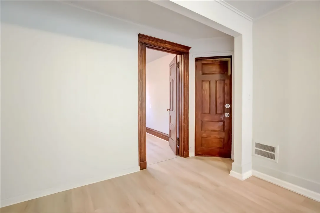 32 Birch Crescent 2, Rochester, New York 14607, Rochester, New York 14607, 1 Bedroom Bedrooms, 4 Rooms Rooms,1 BathroomBathrooms,Residential Lease,For Rent,32 Birch Crescent 2, Rochester, New York 14607,R1624929