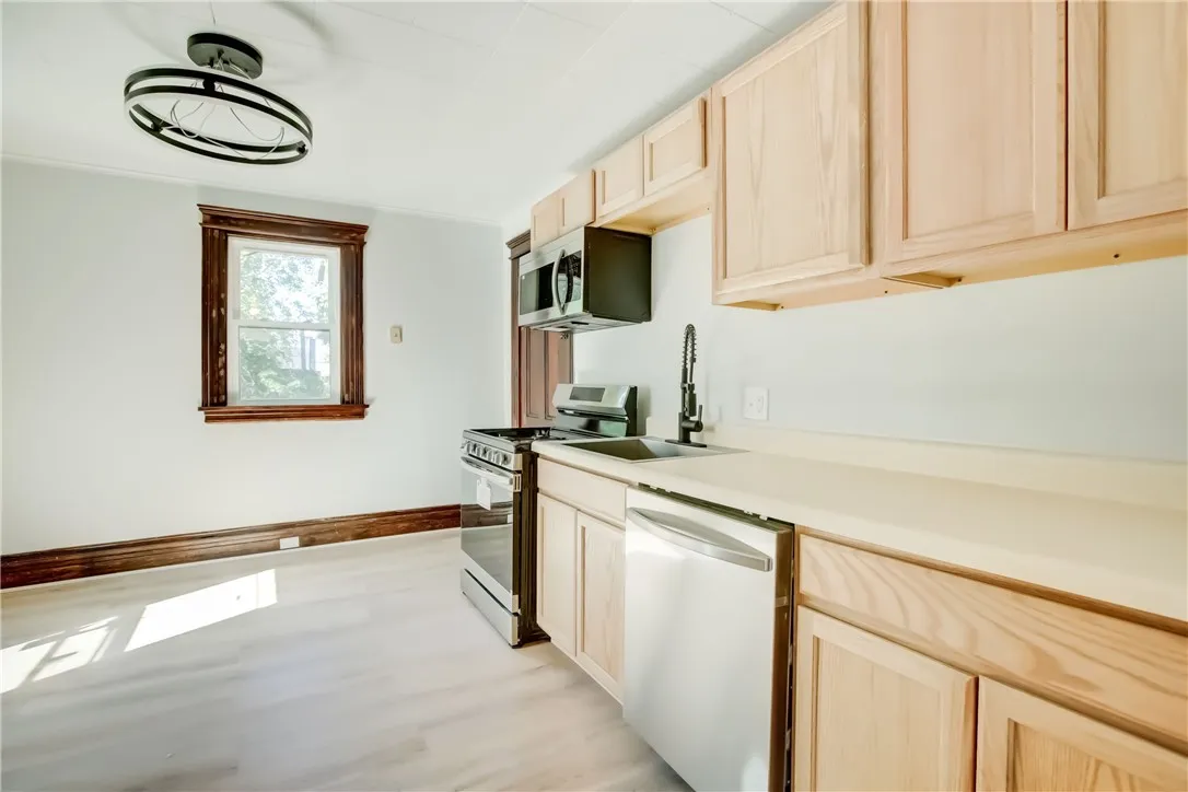 32 Birch Crescent 2, Rochester, New York 14607, Rochester, New York 14607, 1 Bedroom Bedrooms, 4 Rooms Rooms,1 BathroomBathrooms,Residential Lease,For Rent,32 Birch Crescent 2, Rochester, New York 14607,R1624929