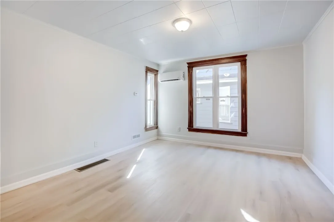 32 Birch Crescent 2, Rochester, New York 14607, Rochester, New York 14607, 1 Bedroom Bedrooms, 4 Rooms Rooms,1 BathroomBathrooms,Residential Lease,For Rent,32 Birch Crescent 2, Rochester, New York 14607,R1624929
