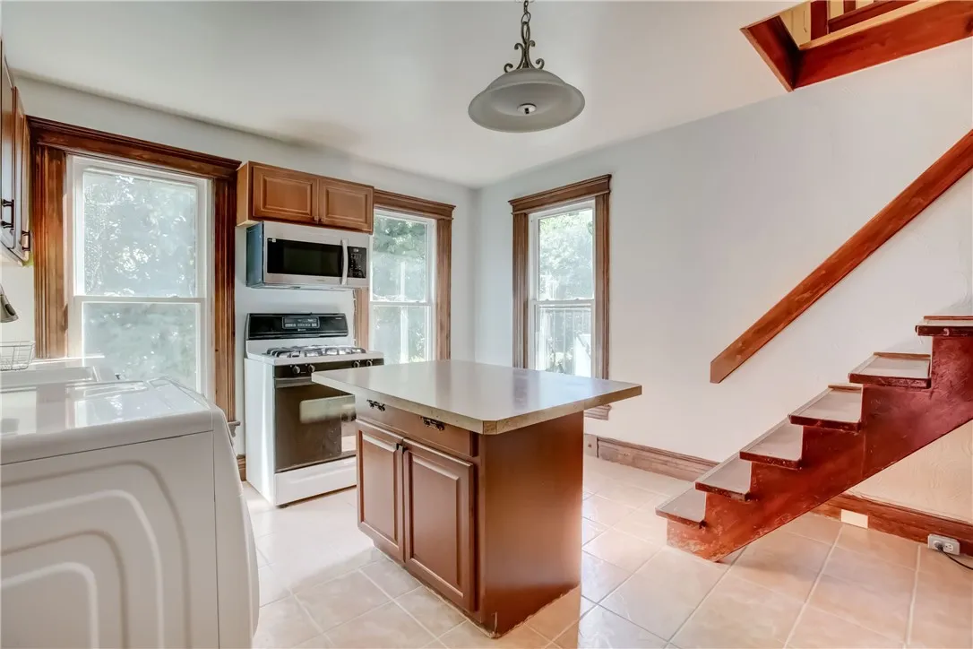 32 Birch Crescent 3, Rochester, New York 14607, Rochester, New York 14607, 2 Bedrooms Bedrooms, 5 Rooms Rooms,1 BathroomBathrooms,Residential Lease,For Rent,32 Birch Crescent 3, Rochester, New York 14607,R1624966