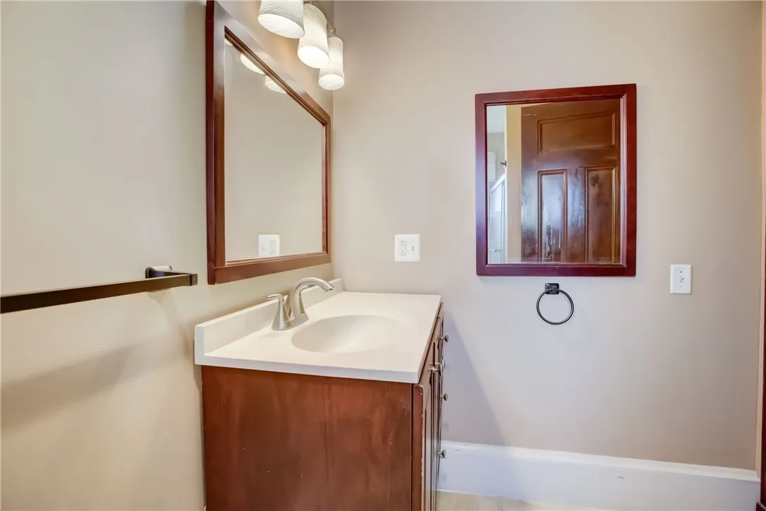 32 Birch Crescent 3, Rochester, New York 14607, Rochester, New York 14607, 2 Bedrooms Bedrooms, 5 Rooms Rooms,1 BathroomBathrooms,Residential Lease,For Rent,32 Birch Crescent 3, Rochester, New York 14607,R1624966