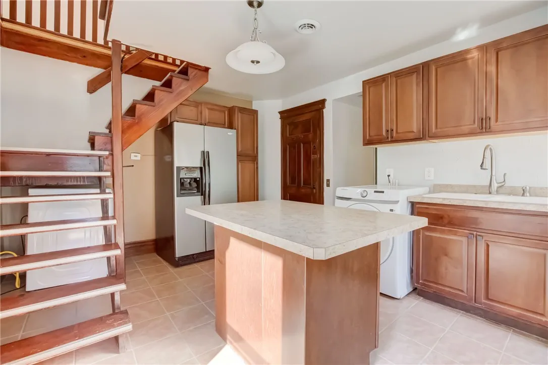 32 Birch Crescent 3, Rochester, New York 14607, Rochester, New York 14607, 2 Bedrooms Bedrooms, 5 Rooms Rooms,1 BathroomBathrooms,Residential Lease,For Rent,32 Birch Crescent 3, Rochester, New York 14607,R1624966
