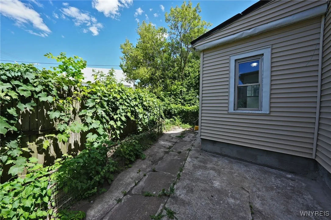 268 Hampshire Street, Buffalo, New York 14213, Buffalo, New York 14213, 3 Bedrooms Bedrooms, 12 Rooms Rooms,1 BathroomBathrooms,Residential,For Sale,268 Hampshire Street, Buffalo, New York 14213,B1624623