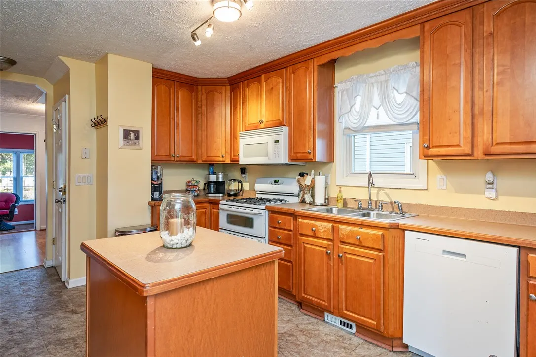 45 Lapham Street, Rochester, New York 14615, Rochester, New York 14615, 3 Bedrooms Bedrooms, 6 Rooms Rooms,1 BathroomBathrooms,Residential,Closed,45 Lapham Street, Rochester, New York 14615,0,R1625042