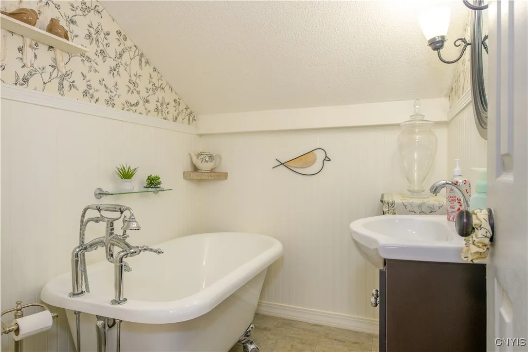 2004 State Route 48, Granby, New York 13069, Granby, New York 13069, 3 Bedrooms Bedrooms, 10 Rooms Rooms,2 BathroomsBathrooms,Residential,Closed,2004 State Route 48, Granby, New York 13069,0,S1624807