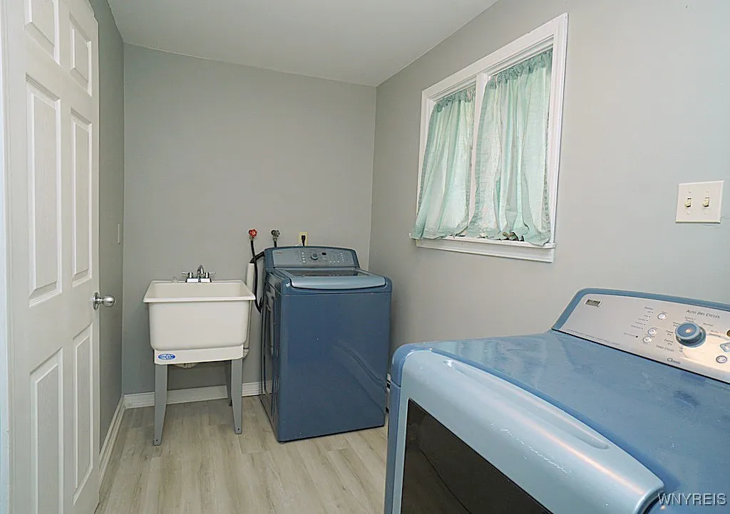 400 Hawthorne Place, Porter, New York 14174, Porter, New York 14174, 4 Bedrooms Bedrooms, 9 Rooms Rooms,2 BathroomsBathrooms,Residential,For Sale,400 Hawthorne Place, Porter, New York 14174,0,B1624864