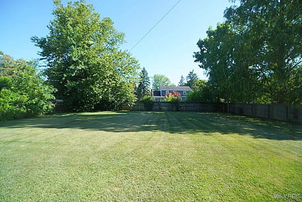 400 Hawthorne Place, Porter, New York 14174, Porter, New York 14174, 4 Bedrooms Bedrooms, 9 Rooms Rooms,2 BathroomsBathrooms,Residential,For Sale,400 Hawthorne Place, Porter, New York 14174,0,B1624864