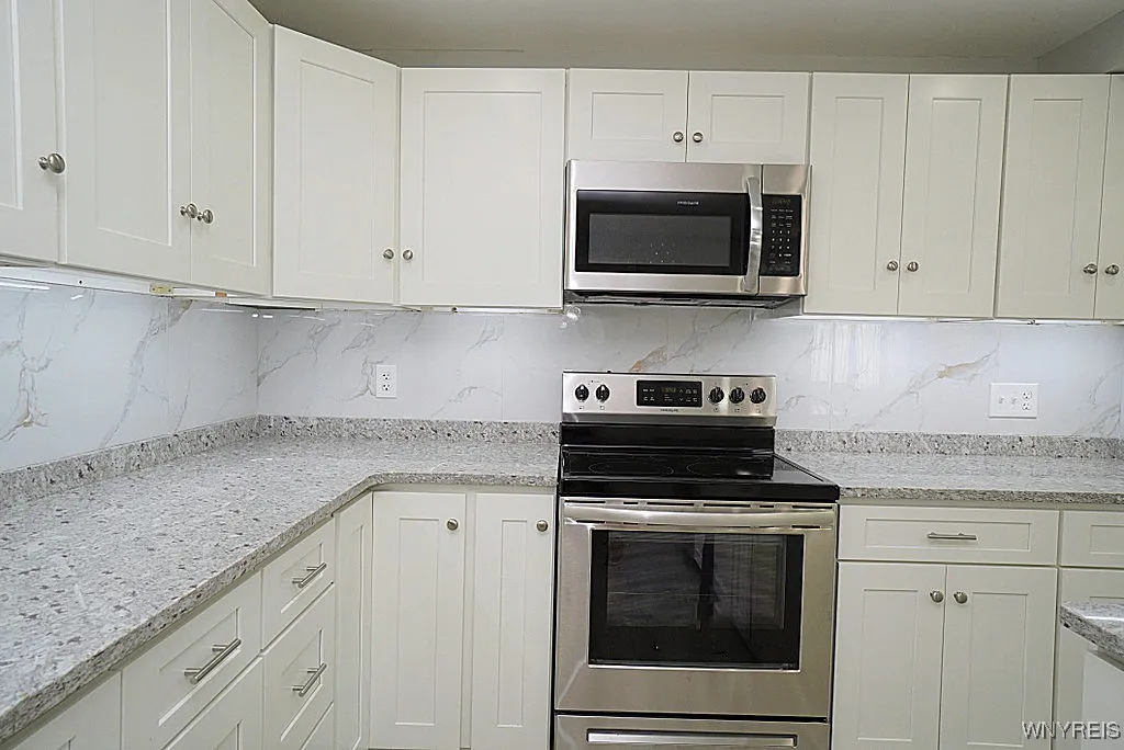 400 Hawthorne Place, Porter, New York 14174, Porter, New York 14174, 4 Bedrooms Bedrooms, 9 Rooms Rooms,2 BathroomsBathrooms,Residential,For Sale,400 Hawthorne Place, Porter, New York 14174,0,B1624864