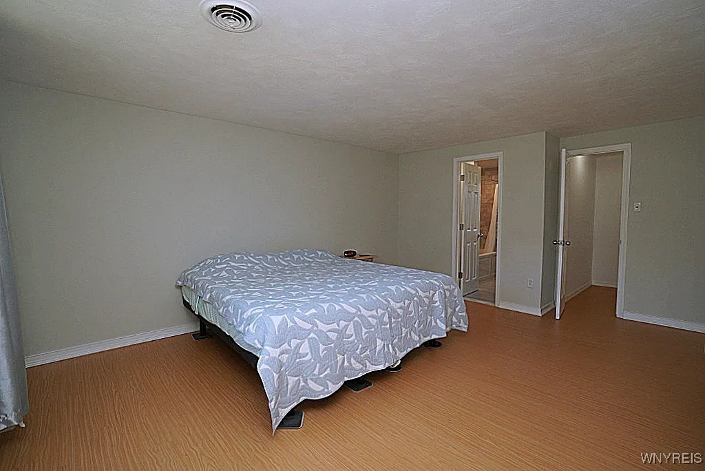 400 Hawthorne Place, Porter, New York 14174, Porter, New York 14174, 4 Bedrooms Bedrooms, 9 Rooms Rooms,2 BathroomsBathrooms,Residential,For Sale,400 Hawthorne Place, Porter, New York 14174,0,B1624864