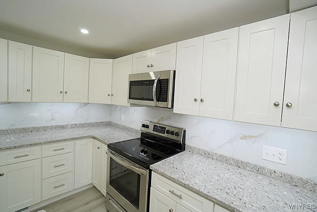 400 Hawthorne Place, Porter, New York 14174, Porter, New York 14174, 4 Bedrooms Bedrooms, 9 Rooms Rooms,2 BathroomsBathrooms,Residential,For Sale,400 Hawthorne Place, Porter, New York 14174,0,B1624864