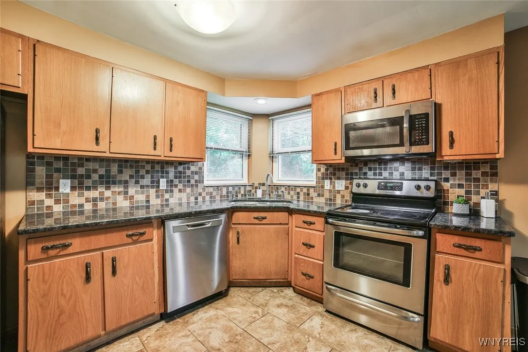 Kitchen has plenty of cabinet space!