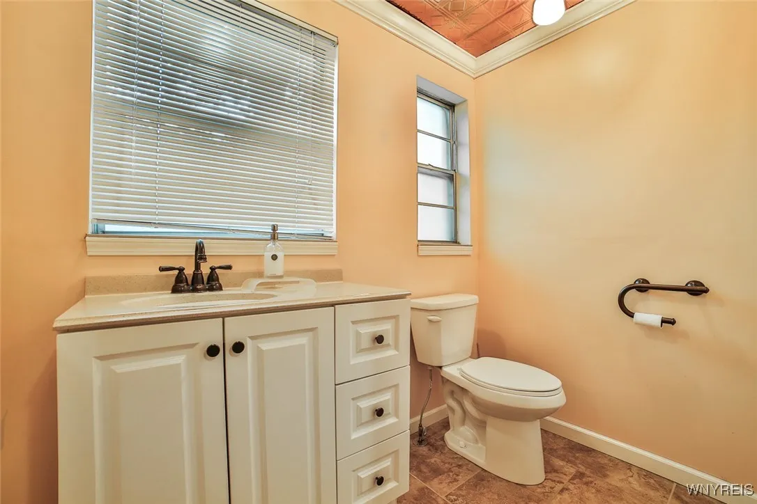 The half bath is really nice to have for both family and guests.  This is right near the mud room / laundry room area.