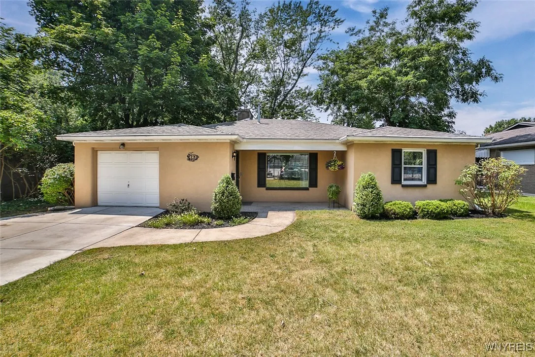 120 Farber Lane, Amherst, New York 14221, Amherst, New York 14221, 2 Bedrooms Bedrooms, 6 Rooms Rooms,1 BathroomBathrooms,Residential,For Sale,120 Farber Lane, Amherst, New York 14221,B1624965